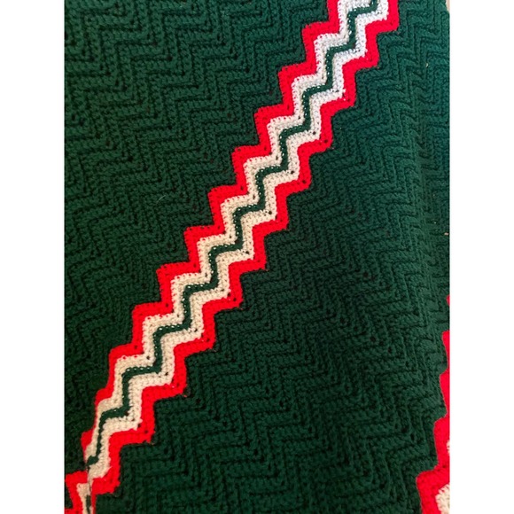 Hand Crochet Holiday Chevron Throw 48 x 58 inches - Picture 4 of 5